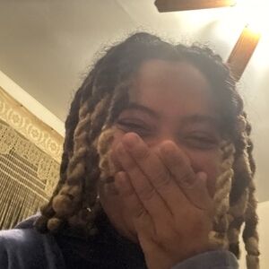 Meet your Posher, Angelique